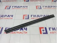 Уплотнитель стекла задний правый Suzuki SX4 8385180J00