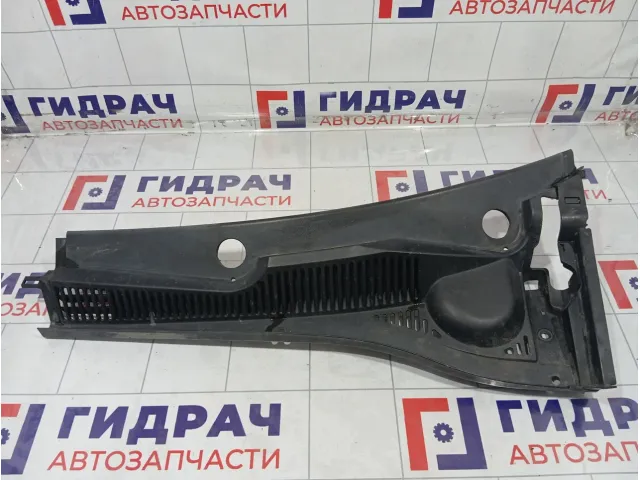 Решетка под лобовое стекло (Жабо) левая Suzuki SX4 7234180J1