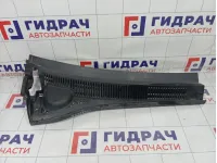 Решетка под лобовое стекло (Жабо) правая Suzuki SX4 7233180J1