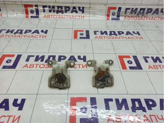 Петли двери передней правой Suzuki SX4