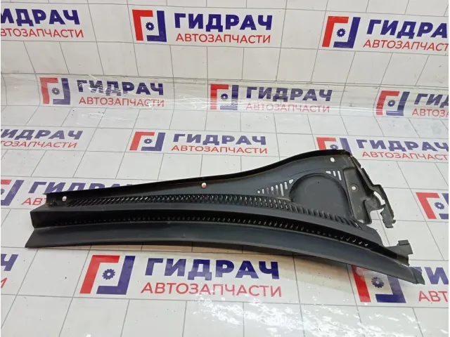 Решетка под лобовое стекло (Жабо) правая Suzuki SX4 7233080J11