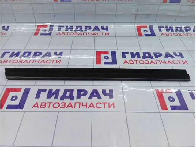 Уплотнитель стекла двери правой Suzuki SX4 8385179J00