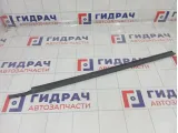 Накладка стекла переднего левого Suzuki Swift 8382162J00