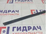Накладка стекла переднего правого Suzuki Swift 8381163J00