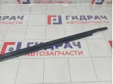Накладка стекла переднего правого Suzuki Swift 8381163J00