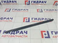 Накладка стекла заднего правого Suzuki Swift 8383163J00