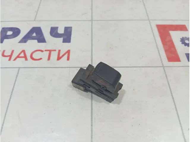 Кнопка стеклоподъемника передняя левая Suzuki Swift 3799562J00