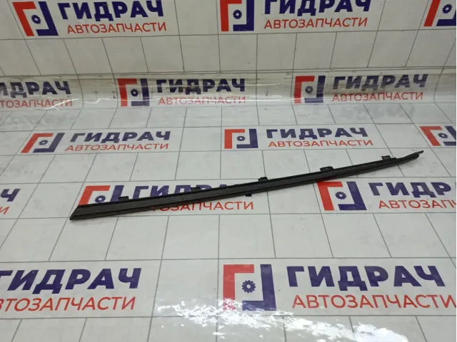 Молдинг лобового стекла правый Suzuki Swift 7716063J00