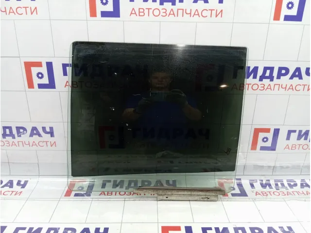 Стекло двери задней левой Suzuki Swift 8454662J00