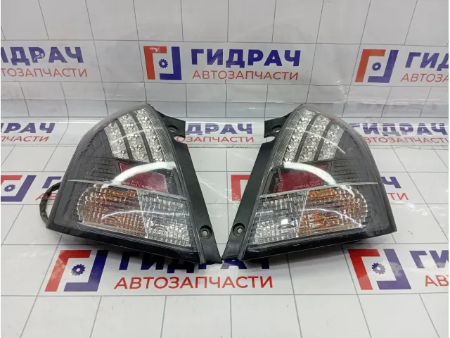 Фонарь задний комплект Suzuki Swift