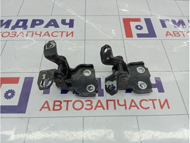 Петли двери передней правой Suzuki Swift