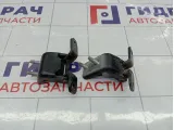 Петли двери задней правой Suzuki Swift
