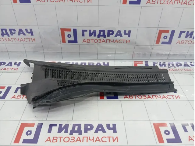 Решетка под лобовое стекло (Жабо) правая Suzuki Swift 7233062J205PK
