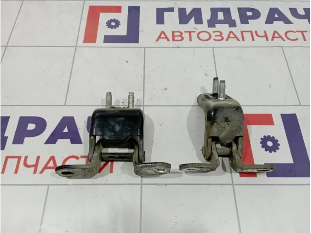 Петли двери задней правой Suzuki Swift (RS)