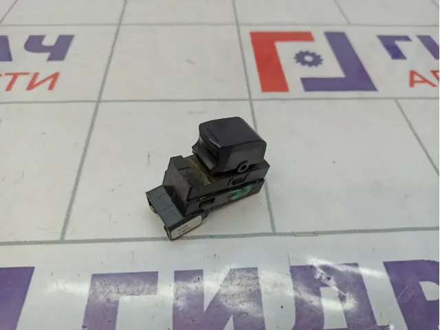 Кнопка стеклоподъемника переднего правого Suzuki Swift (RS) 37995-62J00