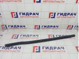Накладка стекла переднего правого Suzuki Vitara 8381065D00