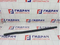 Накладка стекла переднего правого Suzuki Vitara 8381065D00