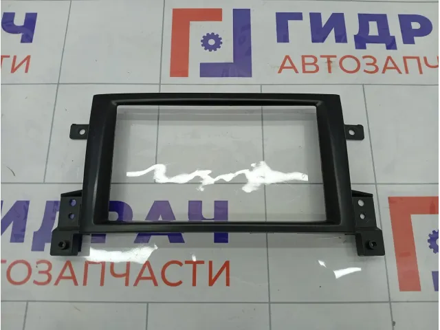Рамка магнитолы Suzuki Vitara 3951166J00
