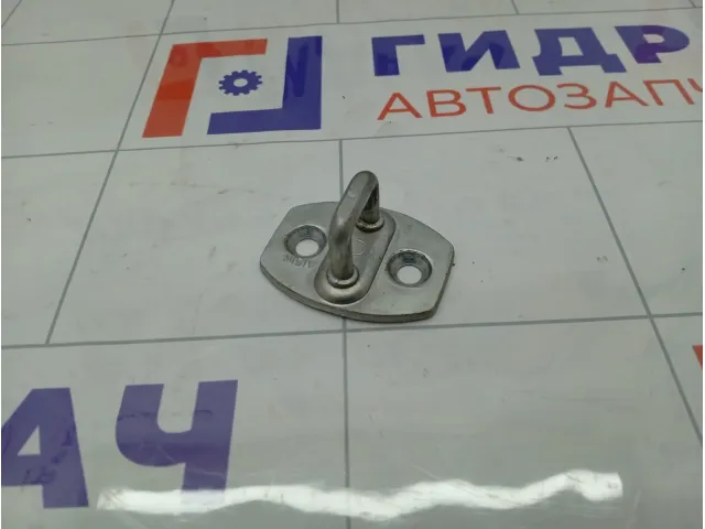 Замок двери (ответная часть) Suzuki Vitara 8261060A01