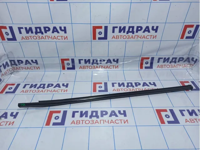 Накладка стекла переднего правого наружная Suzuki Grand Vitara (JT) 83811-65J00