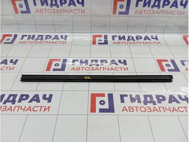 Накладка стекла заднего правого Suzuki Vitara (LY) 8387154P00