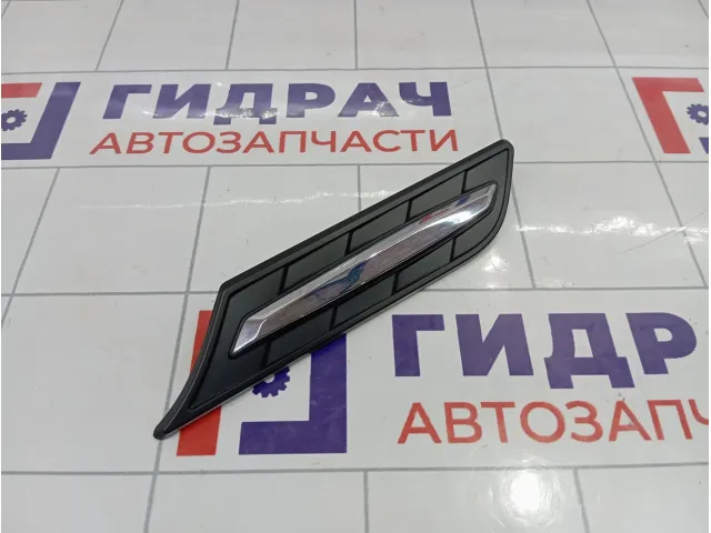Накладка крыла переднего левого Suzuki Vitara (LY) 7262054P005PK