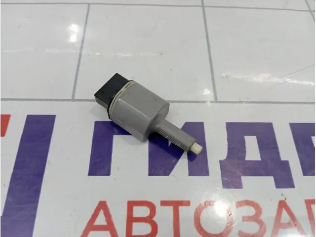 Датчик включения стопсигнала Suzuki Vitara (LY) 3774075H10