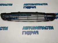 Решетка в бампер центральная Toyota Corolla E150 5311212130 Хорошее состояние