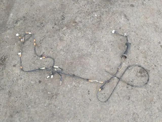 Проводка двери багажника Toyota Land Cruiser Prado 120  8218460250 Отличное состояние