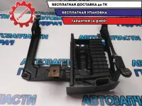 Кронштейн правого переднего сиденья Volkswagen Touareg 2004 7L0881678D Отличное состояние