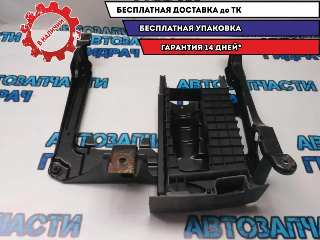 Кронштейн правого переднего сиденья Volkswagen Touareg 2004 7L0881678D Отличное состояние