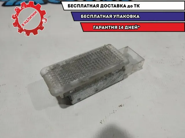 Плафон салонный Volkswagen Touareg 6L0947565 Отличное состояние