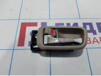 Ручка двери внутренняя левая Toyota Land Cruiser (J100) 69206-47010-A0