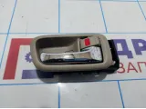 Ручка двери внутренняя правая Toyota Land Cruiser (J100) 69205-47010-A0