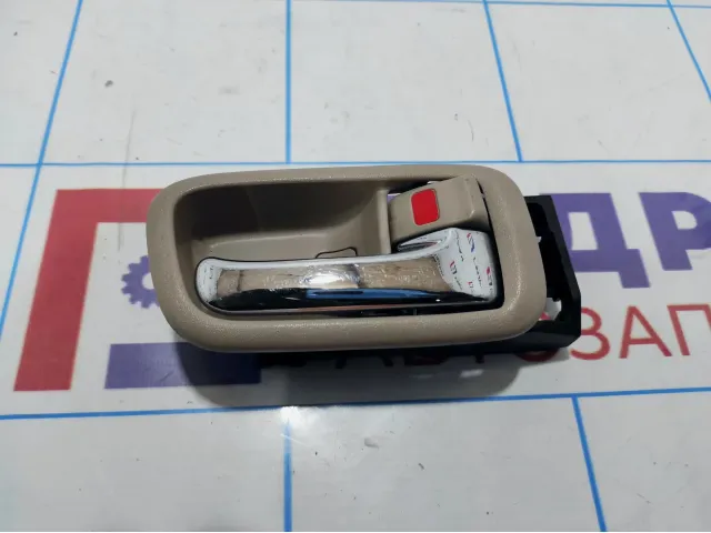 Ручка двери внутренняя правая Toyota Land Cruiser (J100) 69205-47010-A0
