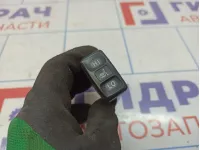 Кнопка обогрева сидений левая Toyota Land Cruiser (J100) 84751-60100