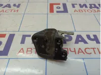 Замок багажника правый Toyota Land Cruiser (J100) 69380-60040