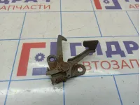 Крючок капота Toyota Land Cruiser (J100) 53550-60020