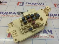 Блок предохранителей Toyota Land Cruiser (J100) Блок предохранителей Toyota Land Cruiser (J100)