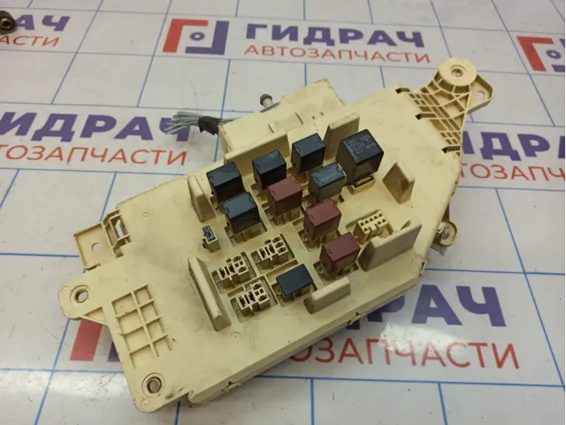 Блок предохранителей Toyota Land Cruiser (J100)