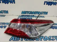 Фонарь задний наружный правый Toyota Camry 70 8155133660.