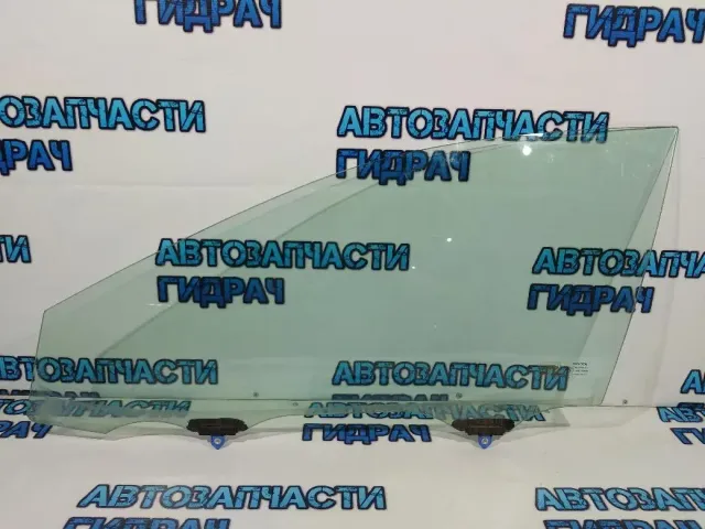 Стекло двери передней левой Toyota Camry 70 6810206360.