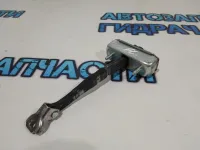 Ограничитель двери передней левой Toyota Camry 70.