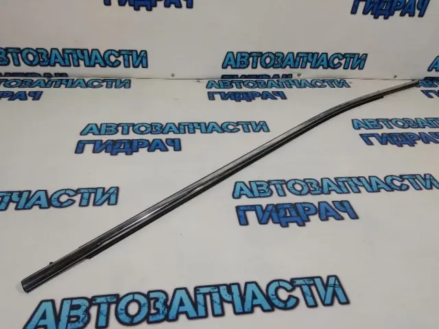 Накладка стекла переднего левого Toyota Camry 70 7572033170.