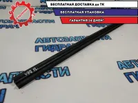 Накладка стекла переднего левого Toyota Camry 70 6817206210.