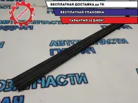 Накладка стекла переднего правого Toyota Camry 70 6817106210.
