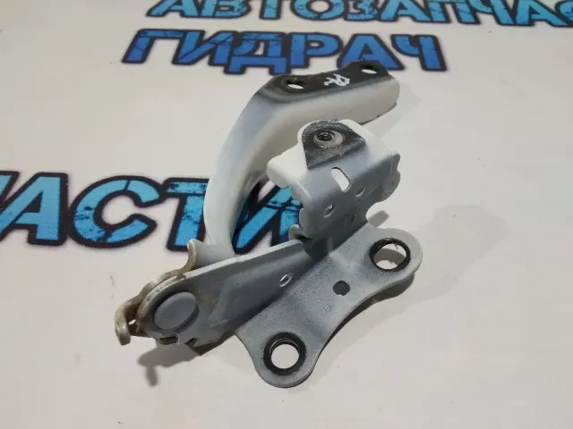 Петля капота правая Toyota Camry 70 5341033300.