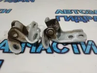 Петли двери передней левой Toyota Camry 70 6872002020.