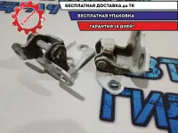 Петли двери задней левой Toyota Camry 70 6876006010.