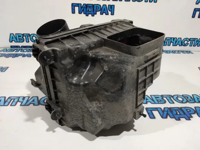 Корпус воздушного фильтра Toyota Camry 70 1770025090 Дефект крепления.